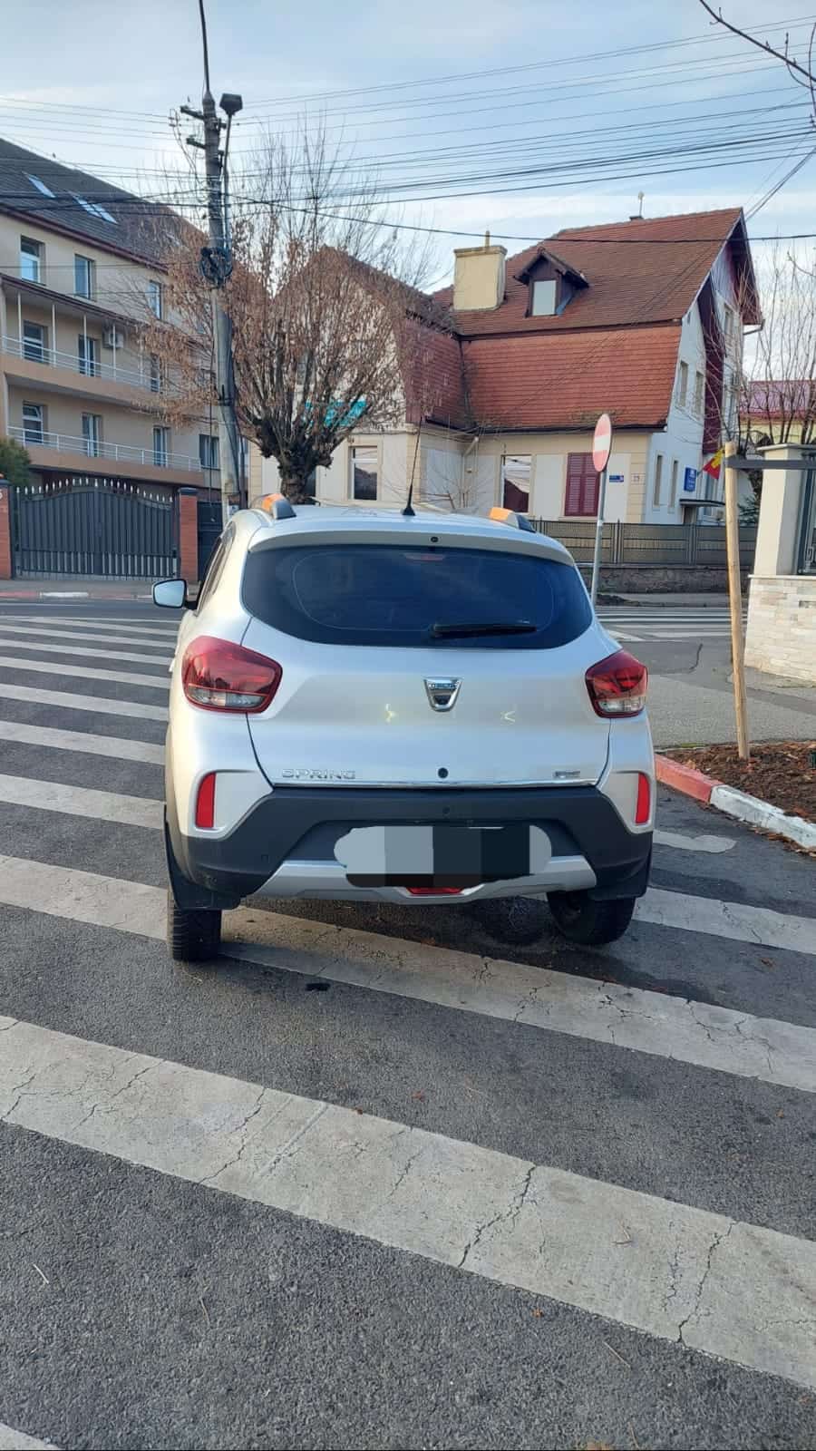 Polițiștii ”la pândă” în intersecțiile din Sibiu. 11 șoferi amendați pentru că au parcat neregulamentar (foto)