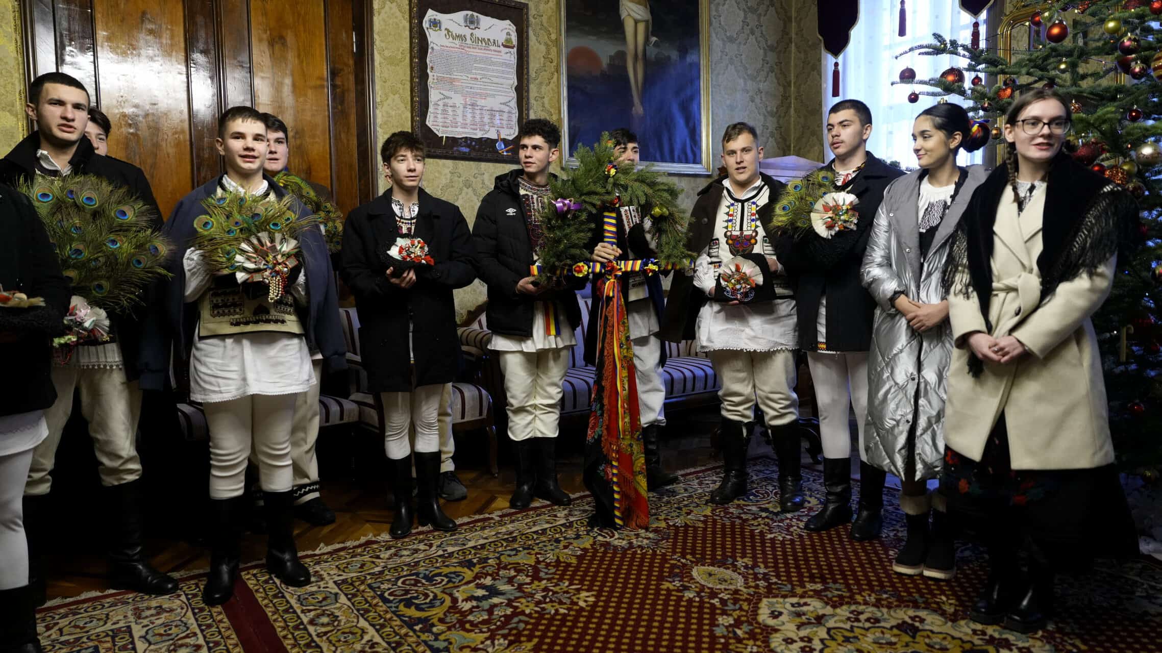 Cete de colindători din Sibiu și Brașov, oaspeți ai Mitropolitului Ardealului (foto)