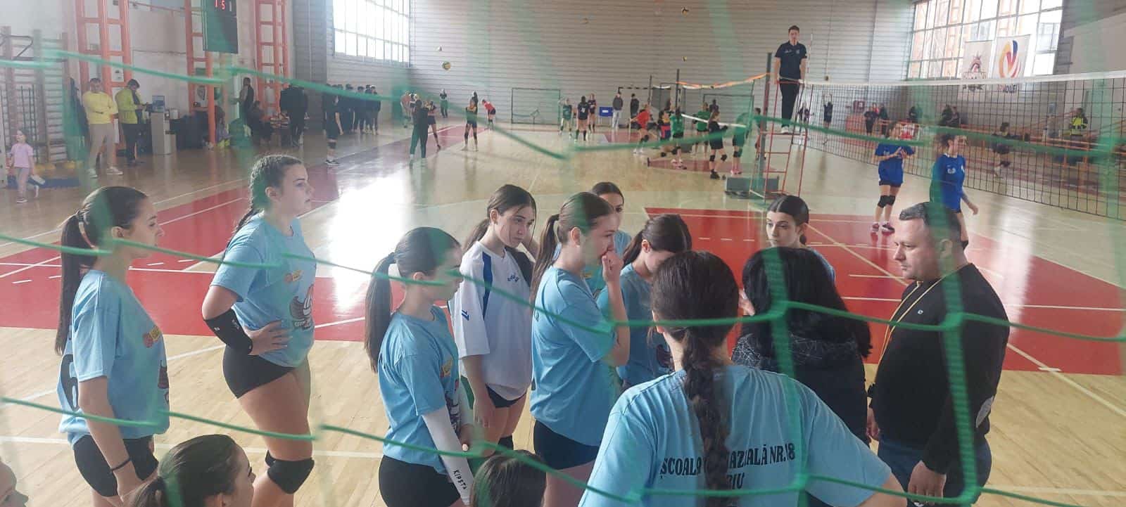 Școala I. L. Caragiale are cea mai bună echipă de volei din județul Sibiu. A triumfat la Olimpiada Sportului Școlar (video foto)