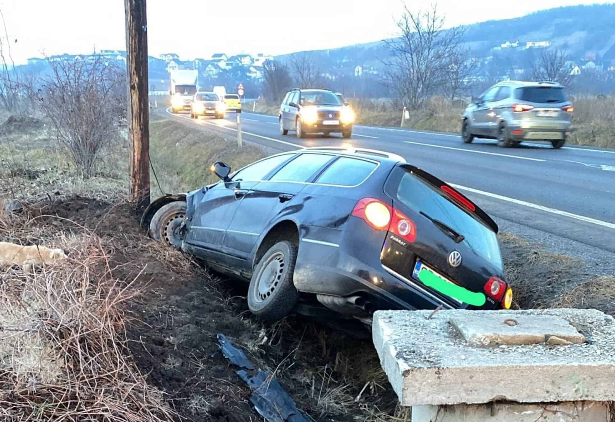 Accident la ieșirea din Sibiu. Un șofer neatent a lovit o mașină aflată în depășire