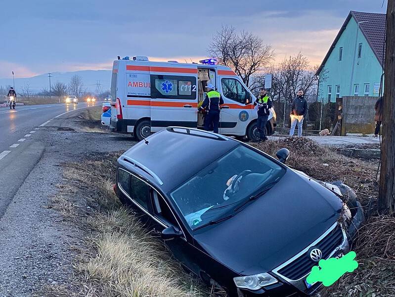 Accident la ieșirea din Sibiu. Un șofer neatent a lovit o mașină aflată în depășire