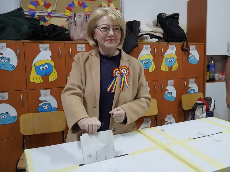 EXCLUSIV - Primarul Sibiului a votat la ceas de seară. Astrid Fodor: „Noul parlament să continue parcursul european” (video)