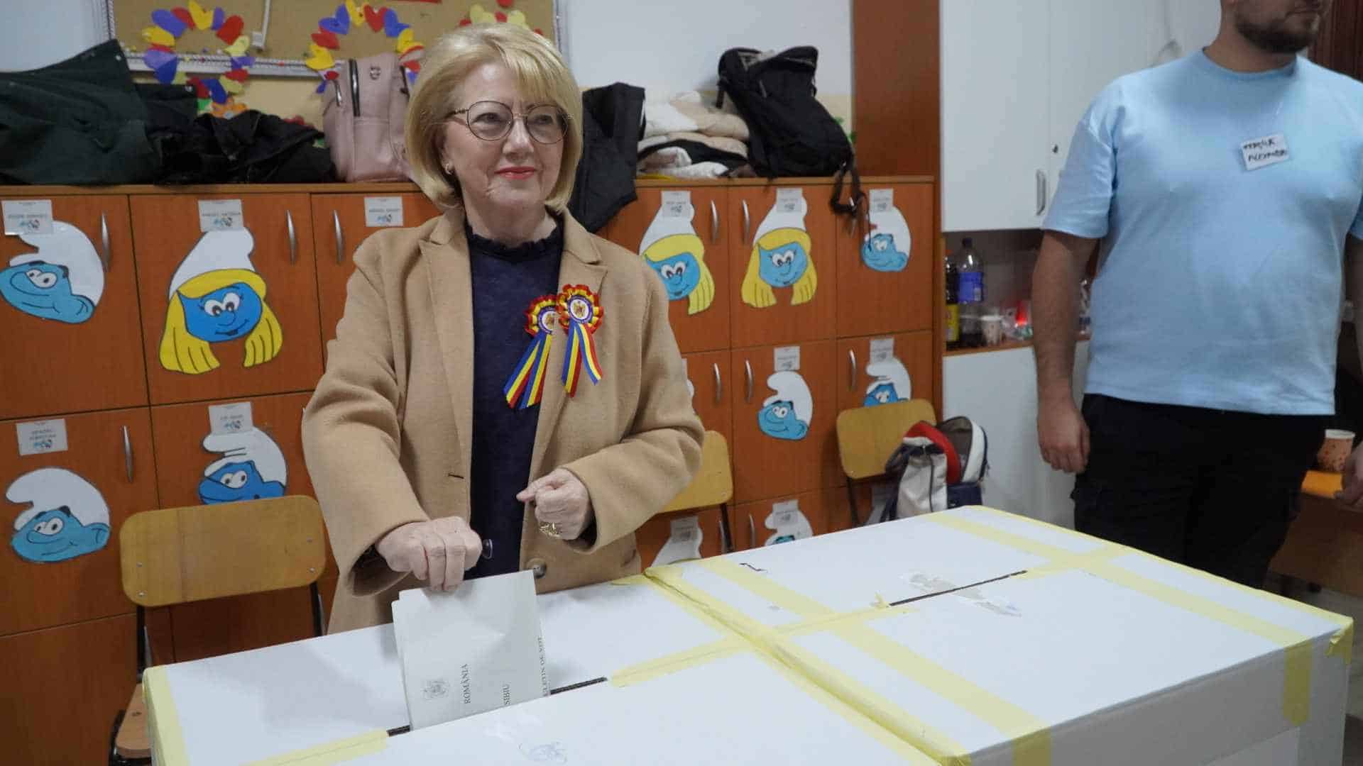 EXCLUSIV - Primarul Sibiului a votat la ceas de seară. Astrid Fodor: „Noul parlament să continue parcursul european” (video)