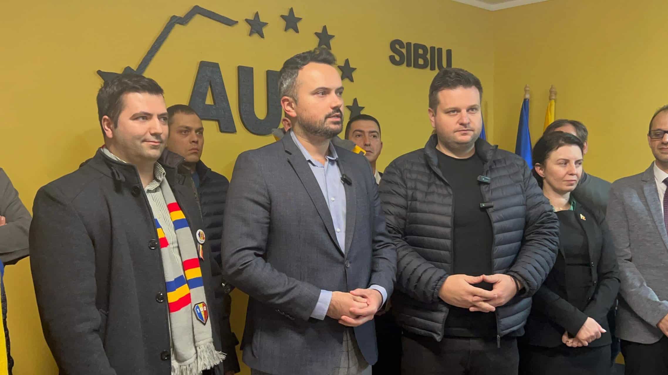 Reacții la sediul AUR Sibiu după Exit Poll. Au ascultat Tatăl Nostru rostit în direct de Simion (video)