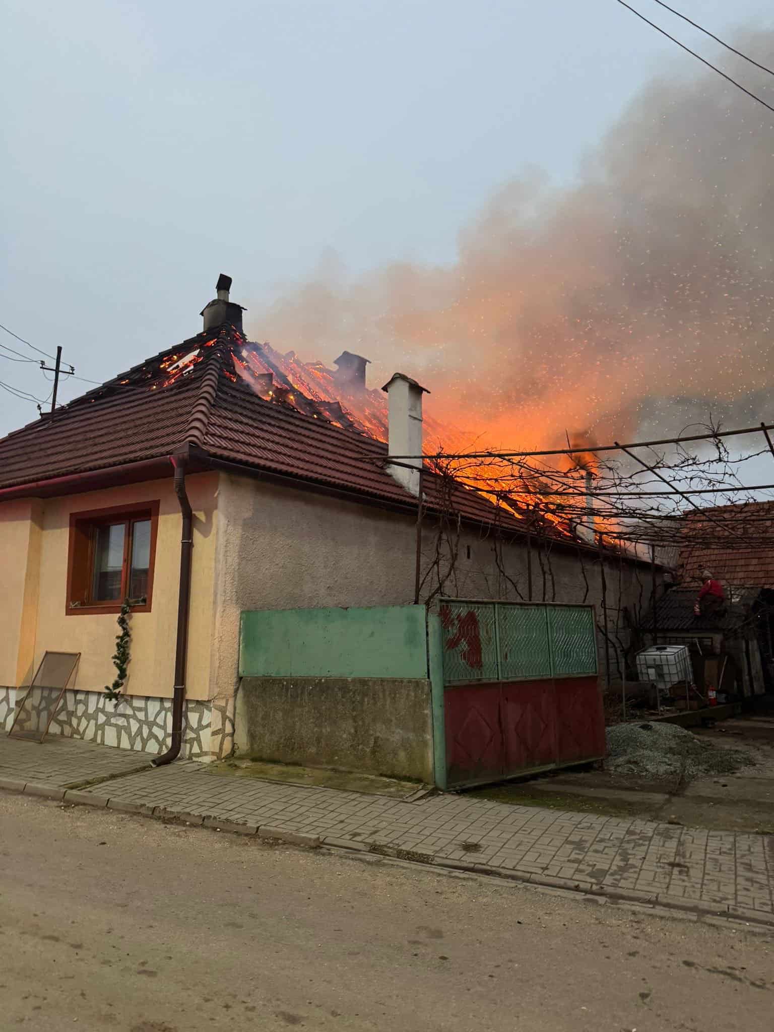 Bărbatul rănit în incendiul din Șura Mică a decedat la spital