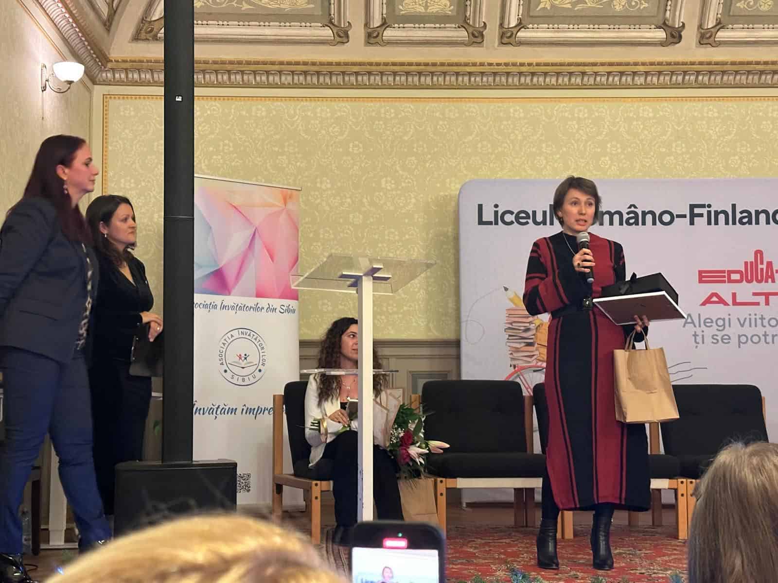 Șase dascăli premiați la Gala Învățătorilor din Sibiu. Rodica și Sebastian de la școala din Ocna Sibiului, cei mai de succes manageri (foto)