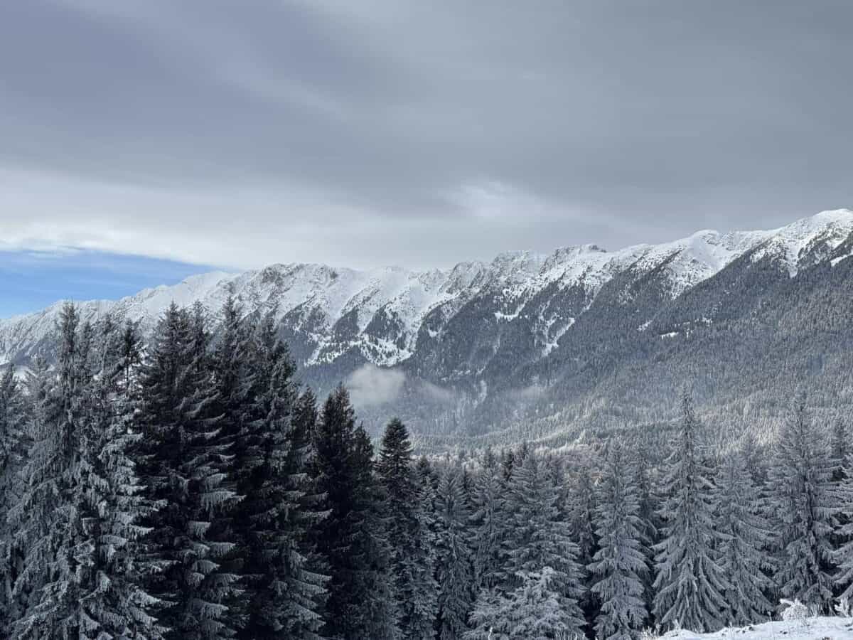 Cod portocaliu de vânt în zona de sud a Sibiului. Miercuri intră în vigoare o altă avertizare meteo