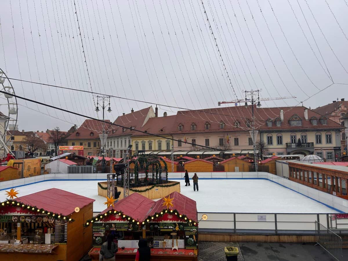 Patinoarele din Sibiu și prețurile. Brambura Park și Piața Mare, printre opțiunile cele mai bune