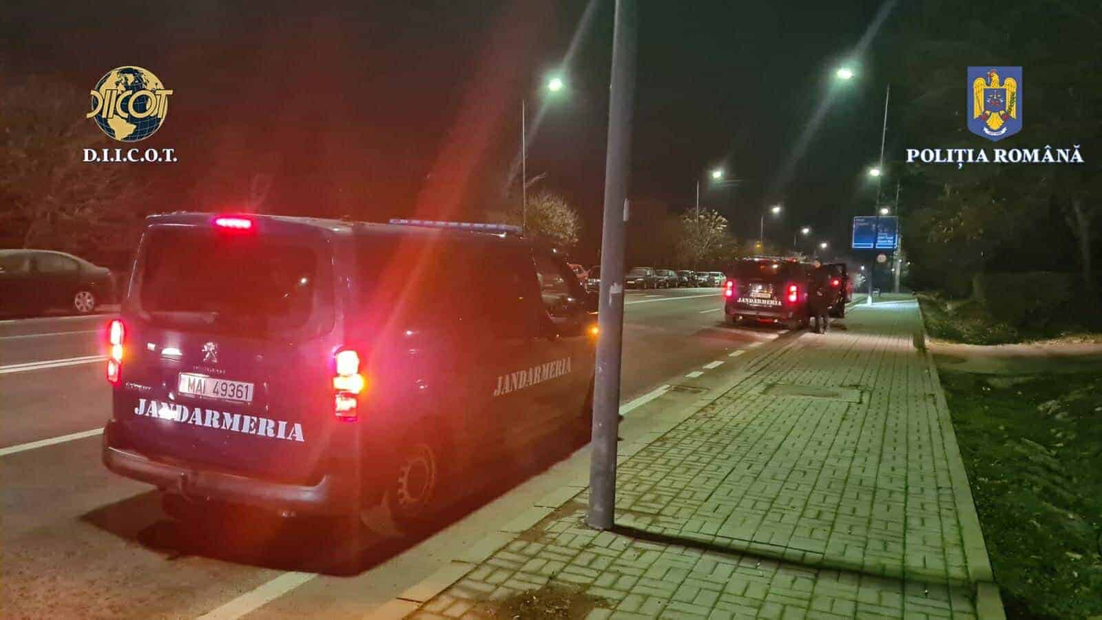 Percheziții în Vâlcea la hackeri care au înșelat sute de oameni prin anunțuri false. Frauda de peste 100 milioane euro (foto)