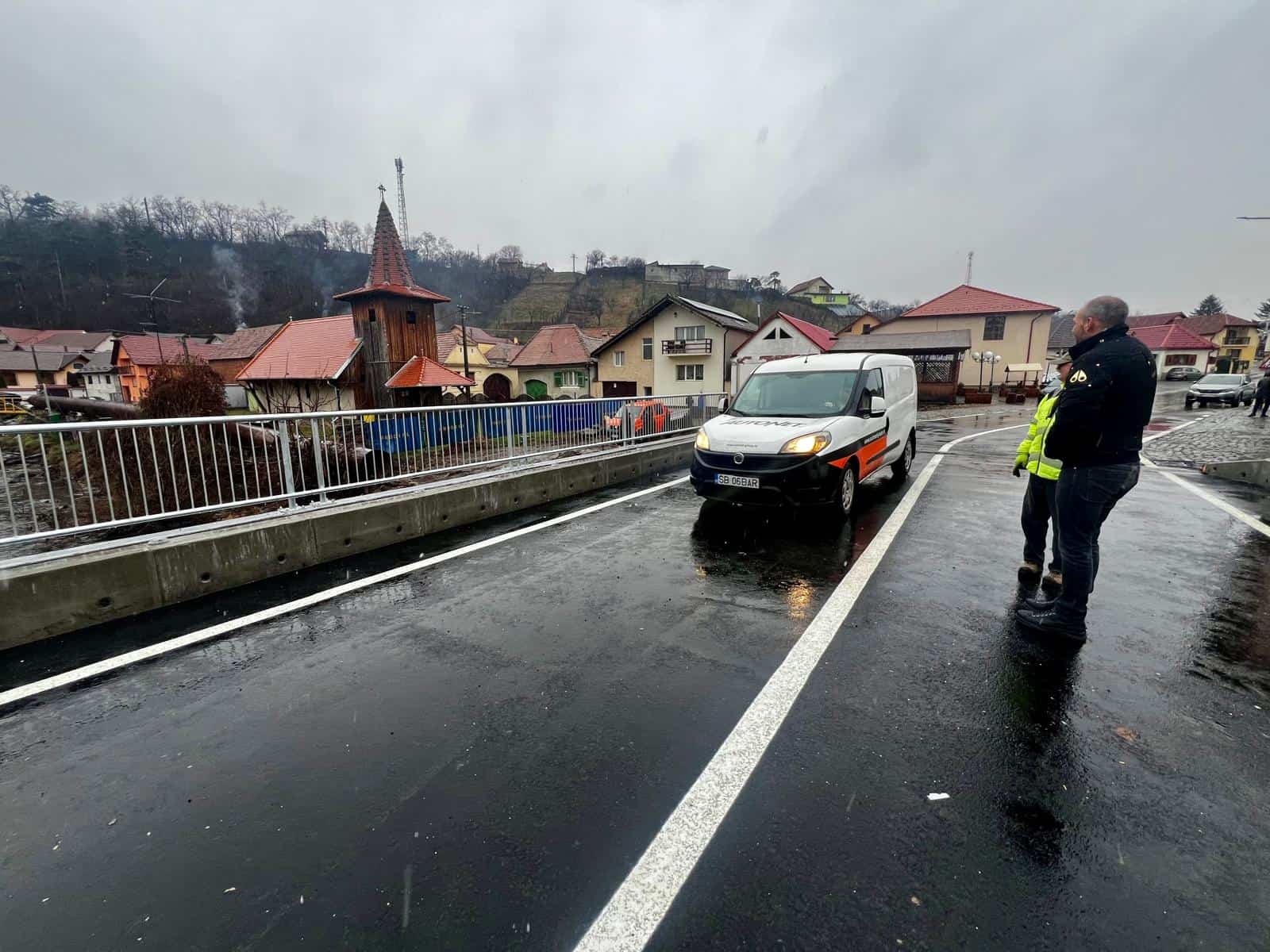 Pod nou inaugurat în centrul comunei Sadu. A costat aproape 7 milioane lei (foto)