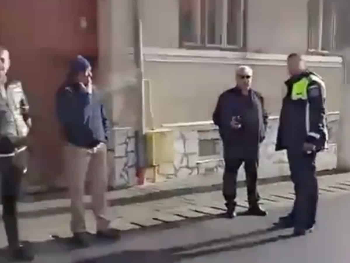 Scandal în fața secției de votare la Boița. Primarul s-a încăierat cu un om (video) UPDATE