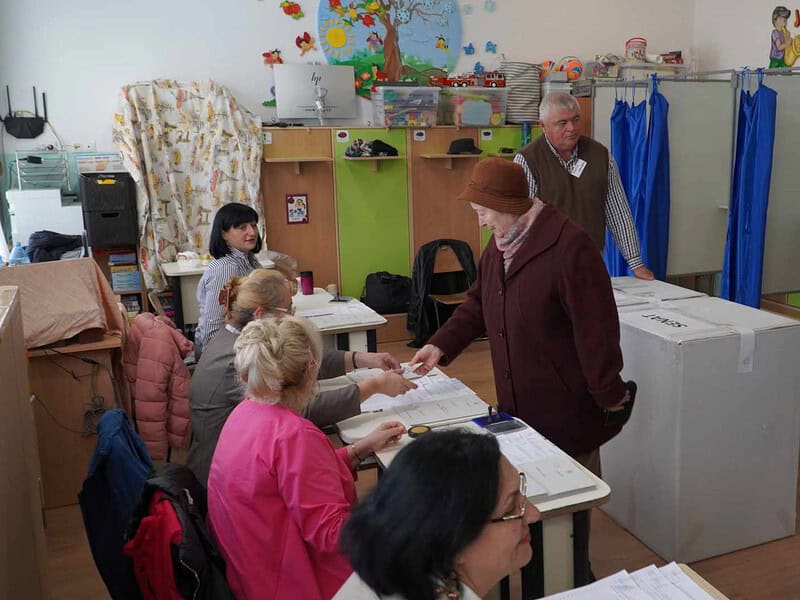 Prezență la vot mai mare decât în 2020 în Sibiu. Peste 70.000 de sibieni au fost la urne