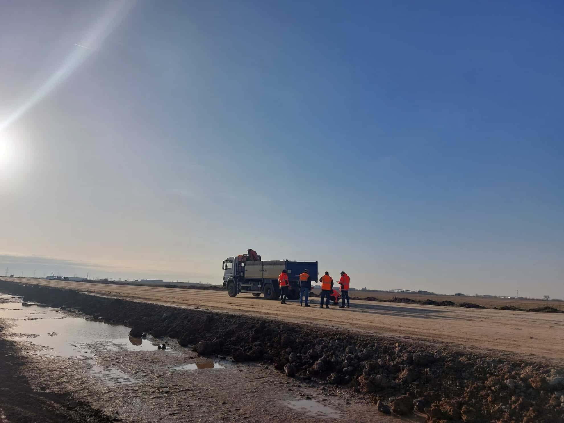 Se construieste un nou nod rutier pe autostrada Sibiu - Nădlac. Lucrările sunt finalizate în proporție de 40 la sută (foto)