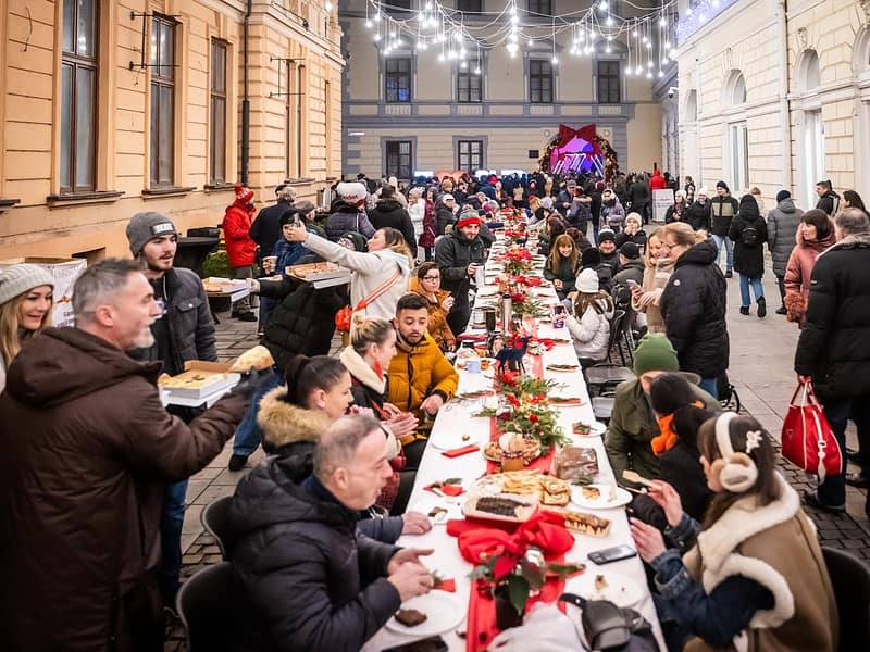 Community Dinner revine. Sibienii invitați să aducă bunătăți de acasă pentru o cină atipică în mijlocul Sibiului