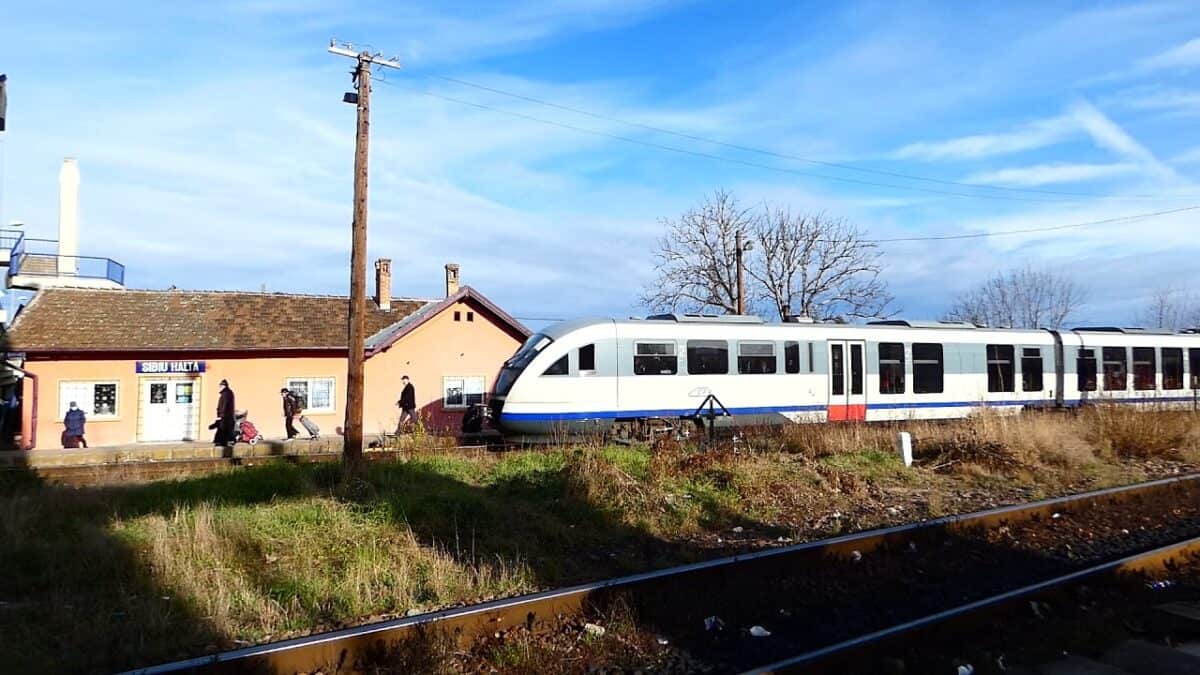 S-a reluat circulația trenurilor între Sibiu și Copșa Mică. Lucrările pe tronsonul Ocna Sibiului–Loamneș, finalizate