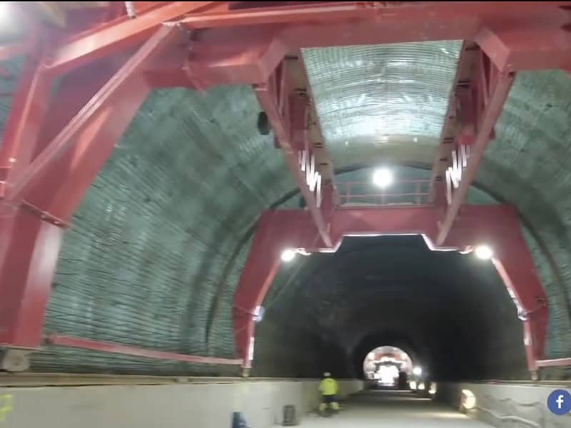 Primul tunel veritabil de autostradă din România, aproape finalizat. “Daniela” are aproape 1,4 kilometri (video)