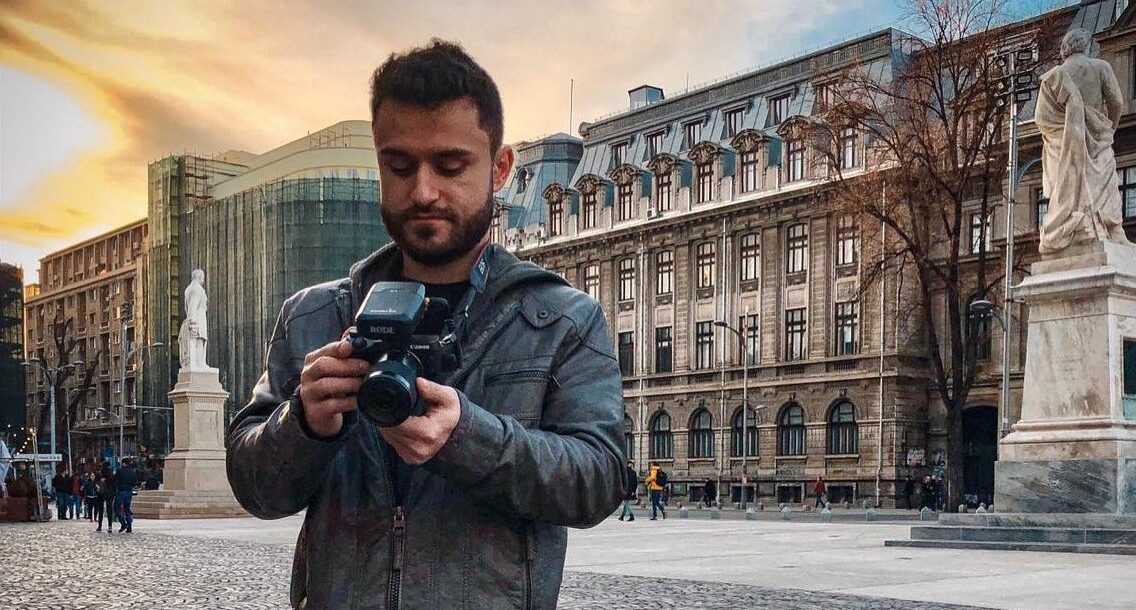 Influencerul Arman Abbasi bătut de un bărbat pe o stradă din București