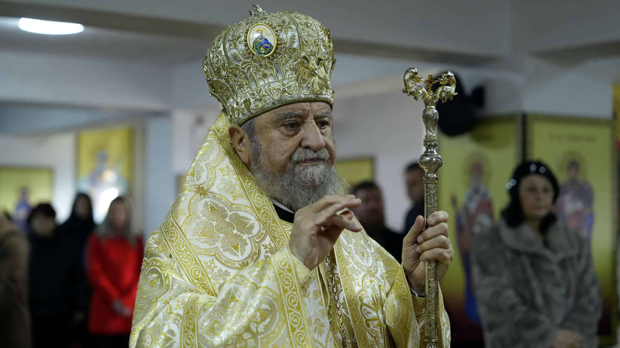 Liturghie arhierescă la Șelimbăr. Primarul Marius Grecu a primit Ordinul Ctitoricesc pentru laici de la Mitropolitul Ardealului (foto)