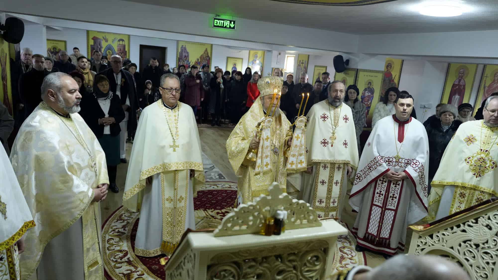 Liturghie arhierescă la Șelimbăr. Primarul Marius Grecu a primit Ordinul Ctitoricesc pentru laici de la Mitropolitul Ardealului (foto)