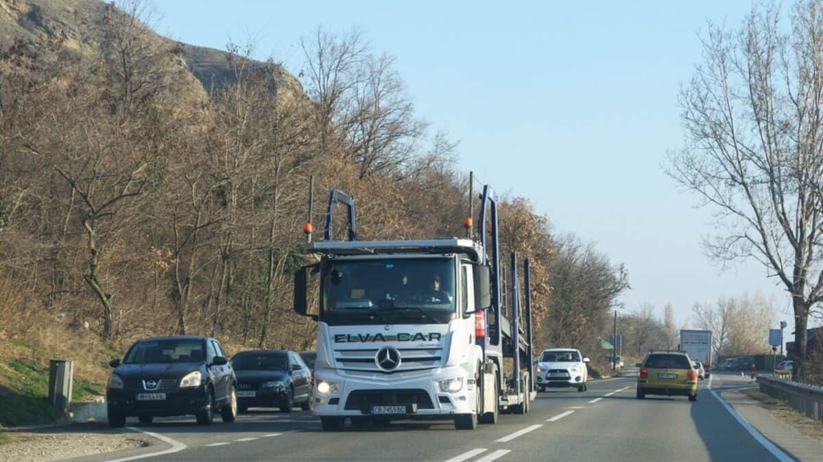 Un județ vecin cu Sibiu introduce o taxă de drum pentru transportatorii de mare tonaj