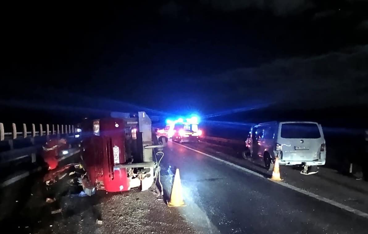 Accident grav pe autostrada A1, Sibiu - Sebeș. Cel puțin 12 persoane implicate din care două duse la spital (foto)