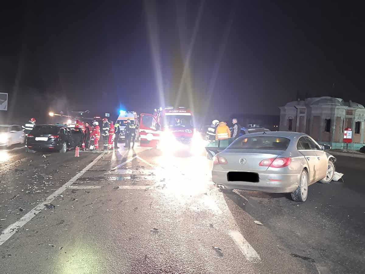 Accident cu 7 răniți pe DN1 la Șelimbăr în zona Extaz. O șoferiță n-a dat prioritate (foto)