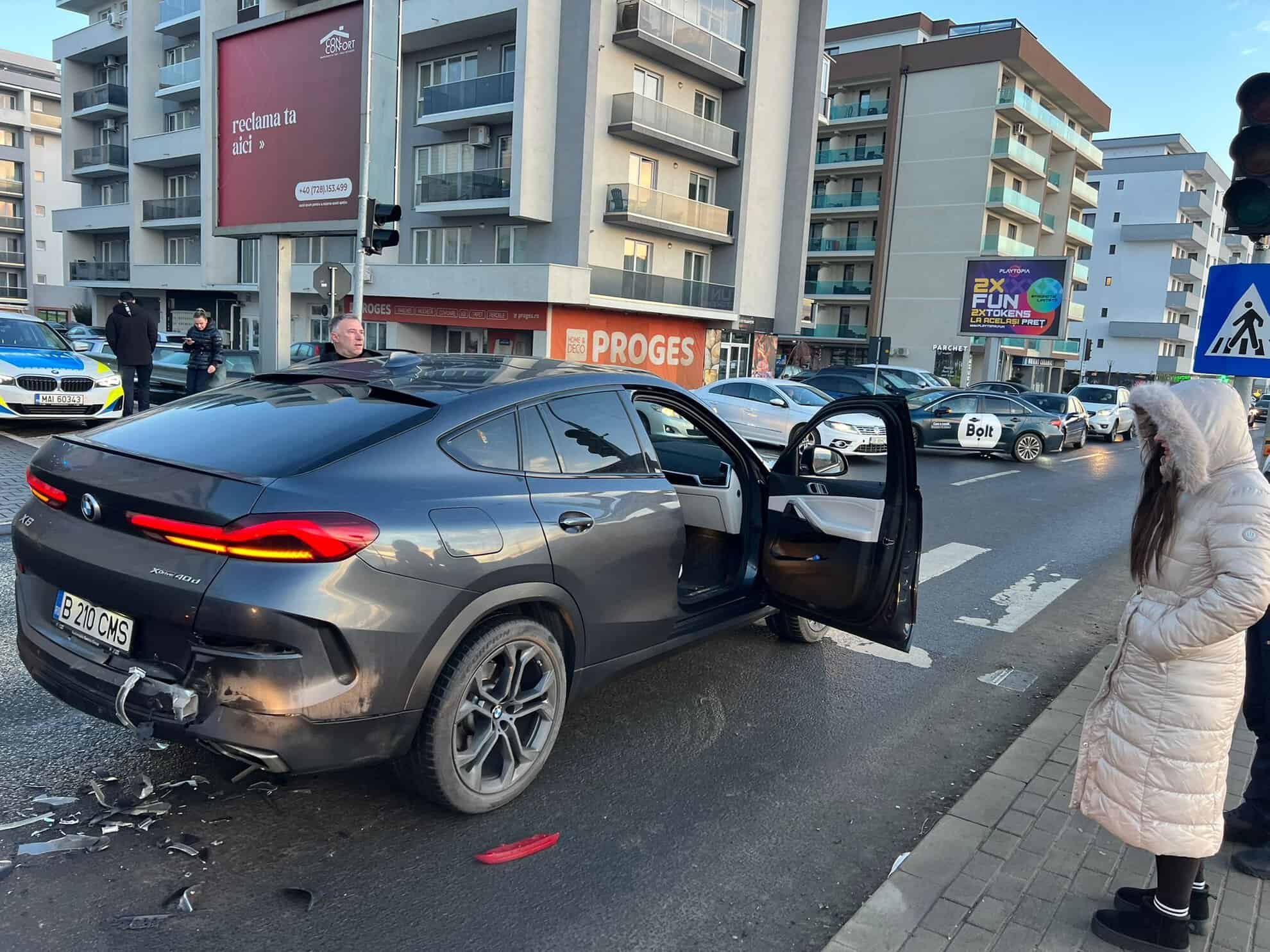 Accident cu două BMW-uri implicate pe strada Doamna Stanca din Șelimbăr (foto)