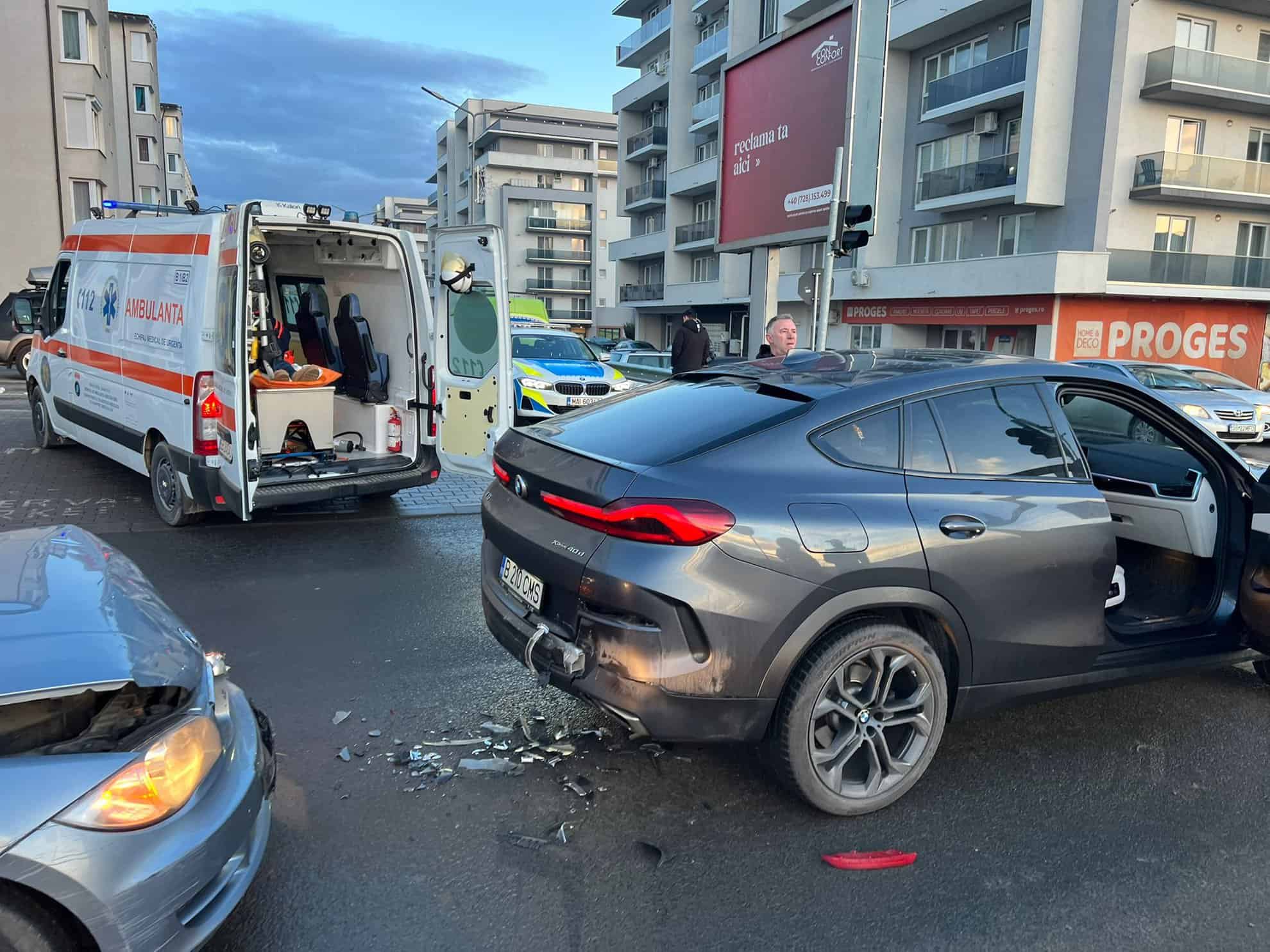 Accident cu două BMW-uri implicate pe strada Doamna Stanca din Șelimbăr (foto)