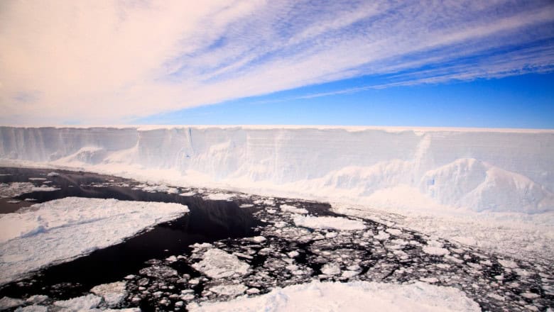 Un aisberg imens se îndreaptă spre insula Georgia de Sud