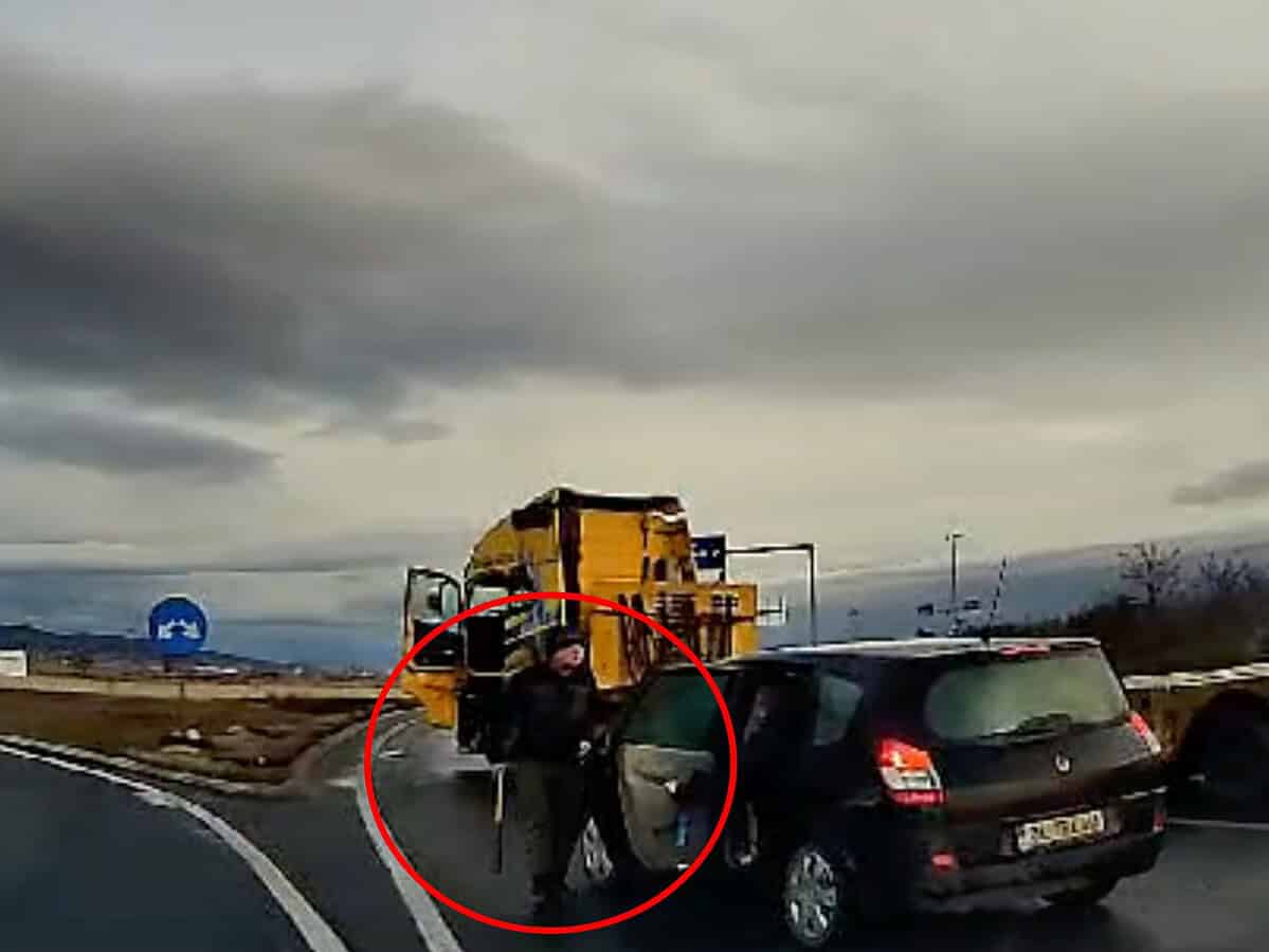 Altercație în trafic la Sibiu. Șofer amenințat cu o bâtă (video)