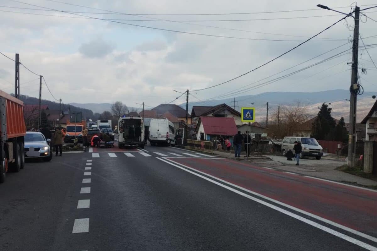 Accident cu cinci răniți între Sibiu și Rm. Vâlcea (update)