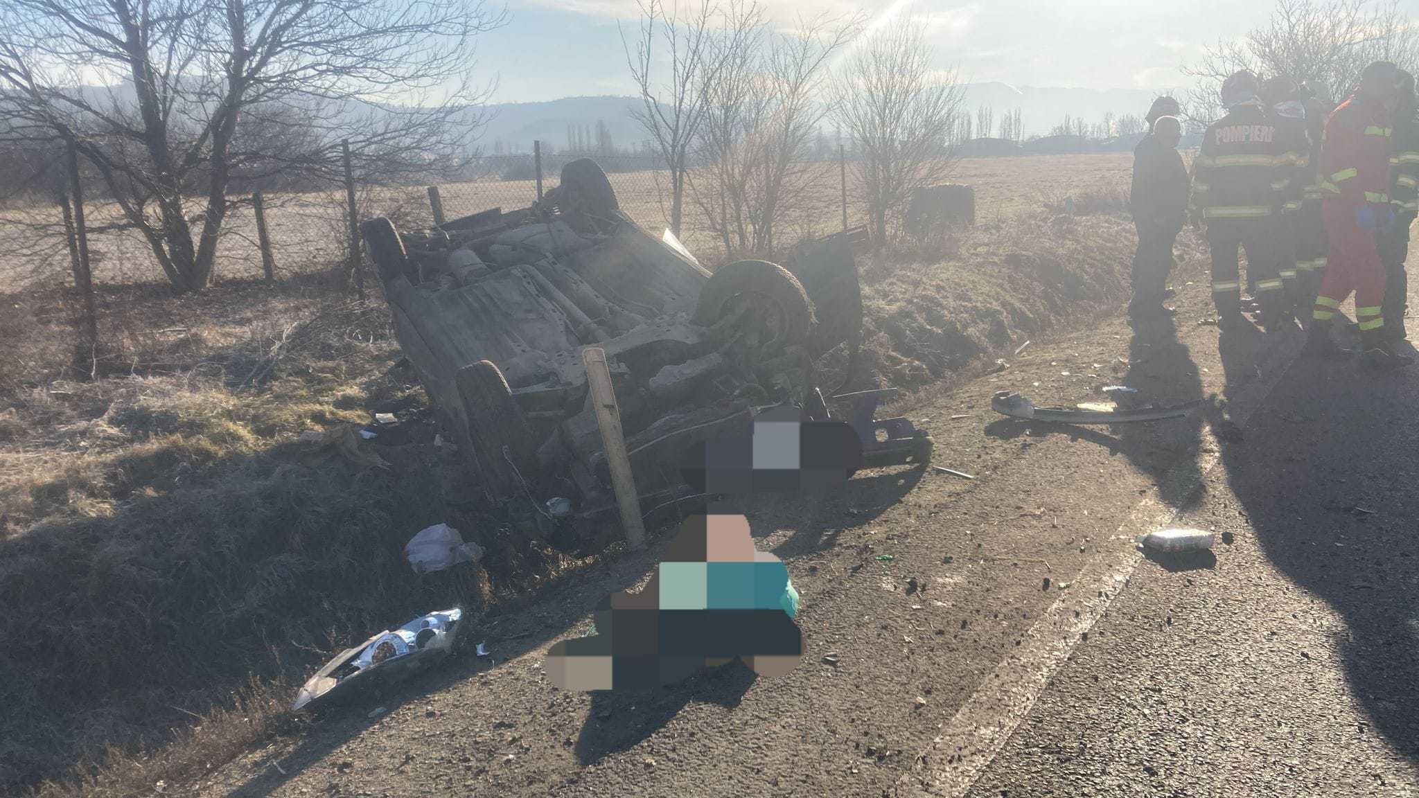 Accident grav la ieșirea din Sibiu spre Șura Mare. Trei persoane au ajuns la spital (foto)