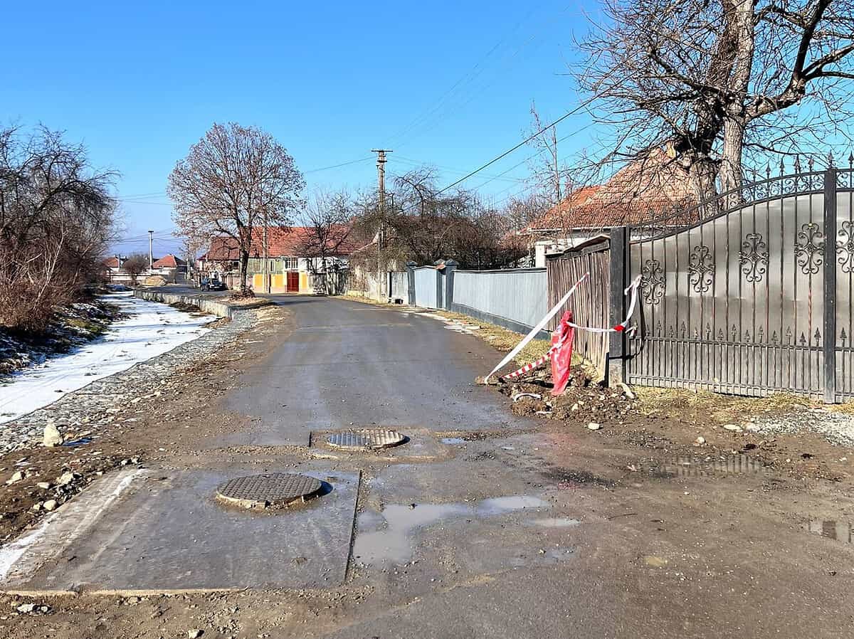 Zeci de locuințe fără apă la robinete în Scoreiu. Primarul promite rezolvarea problemei (foto)