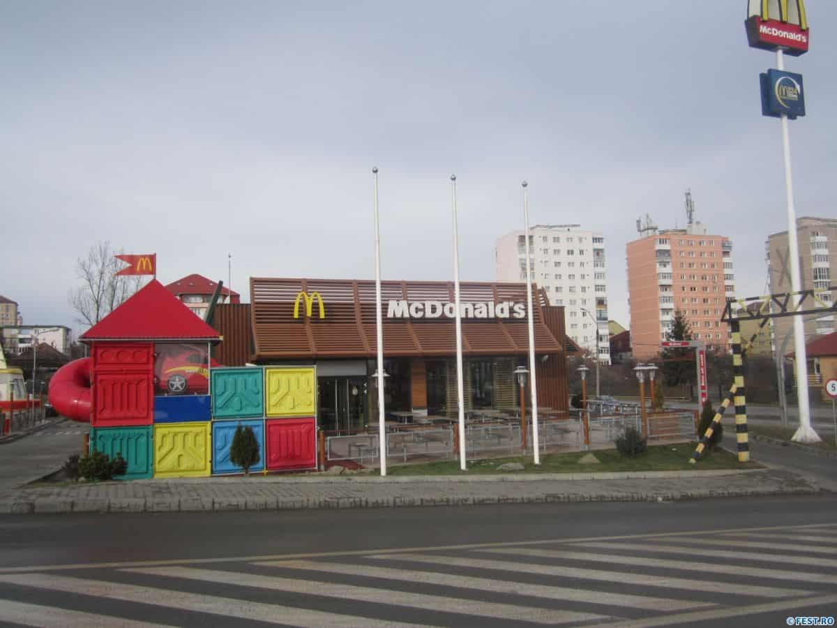 Recenziile clienților McDonald’s din Șelimbăr, luate în derâdere. Reacția oficială a reprezentațiilor restaurantului