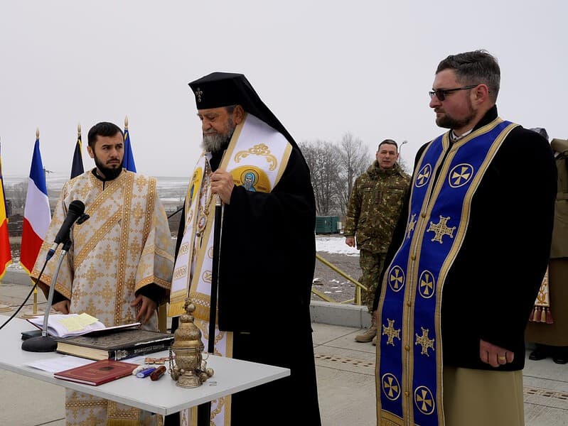 Un absolvent al Facultății de Teologie din Sibiu, instalat ca preot militar al bazei NATO de la Cincu (foto)