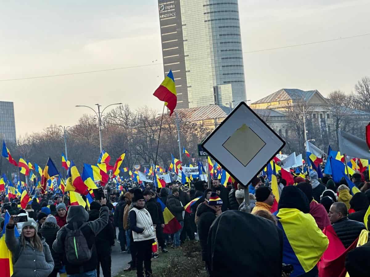 Cinci manifestanți de la protestul din București, cercetați pentru deținere de droguri