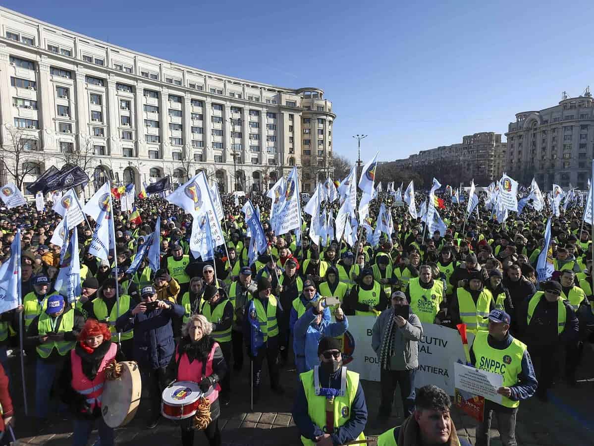 Protest în fața Guvernului împotriva ordonanței ”trenuleț”