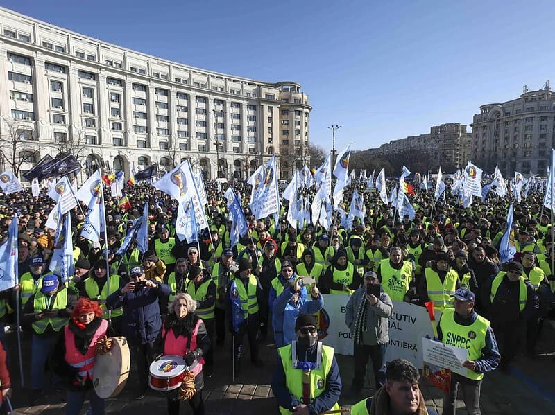 Protest în fața Guvernului împotriva ordonanței ”trenuleț”