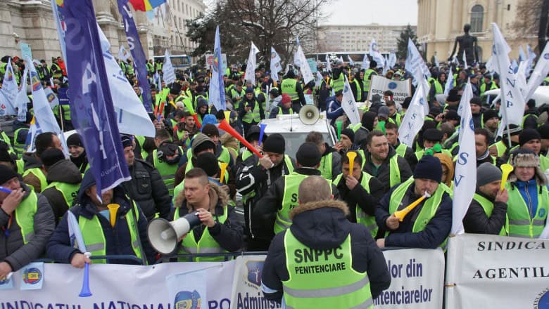 Polițiștii continuă protestele. Posibil miting si la Sibiu