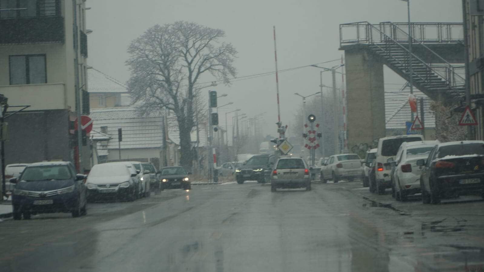 Trafic în condiții de iarnă la Sibiu. Se circulă bine în oraș (video, foto)