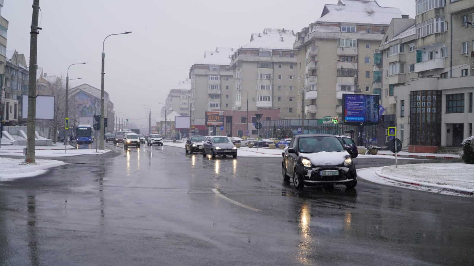 Trafic în condiții de iarnă la Sibiu. Se circulă bine în oraș (video, foto)