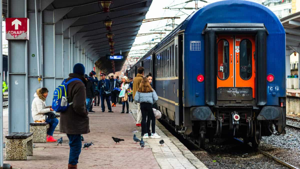 Studenții din Sibiu critică dur ordonanța ”trenuleț”. ”Reducerea la tren era benefică pentru noi”