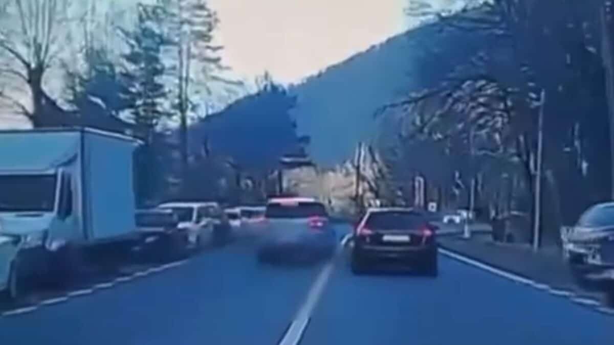 Șofer amendat și lăsat fără permis pentru conducere agresivă în trafic pe Valea Oltului (video)