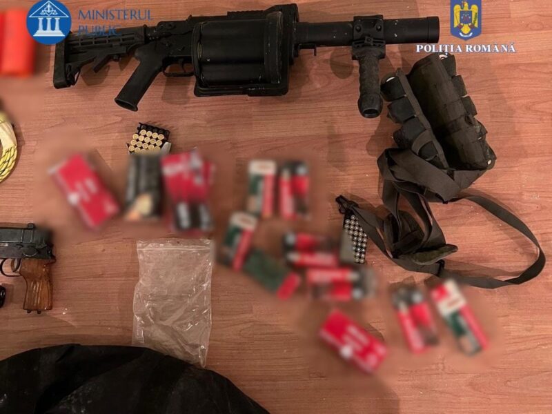 Arsenal impresionant de arme de asalt găsit în podeaua locuinței lui Horațiu Potra (foto)