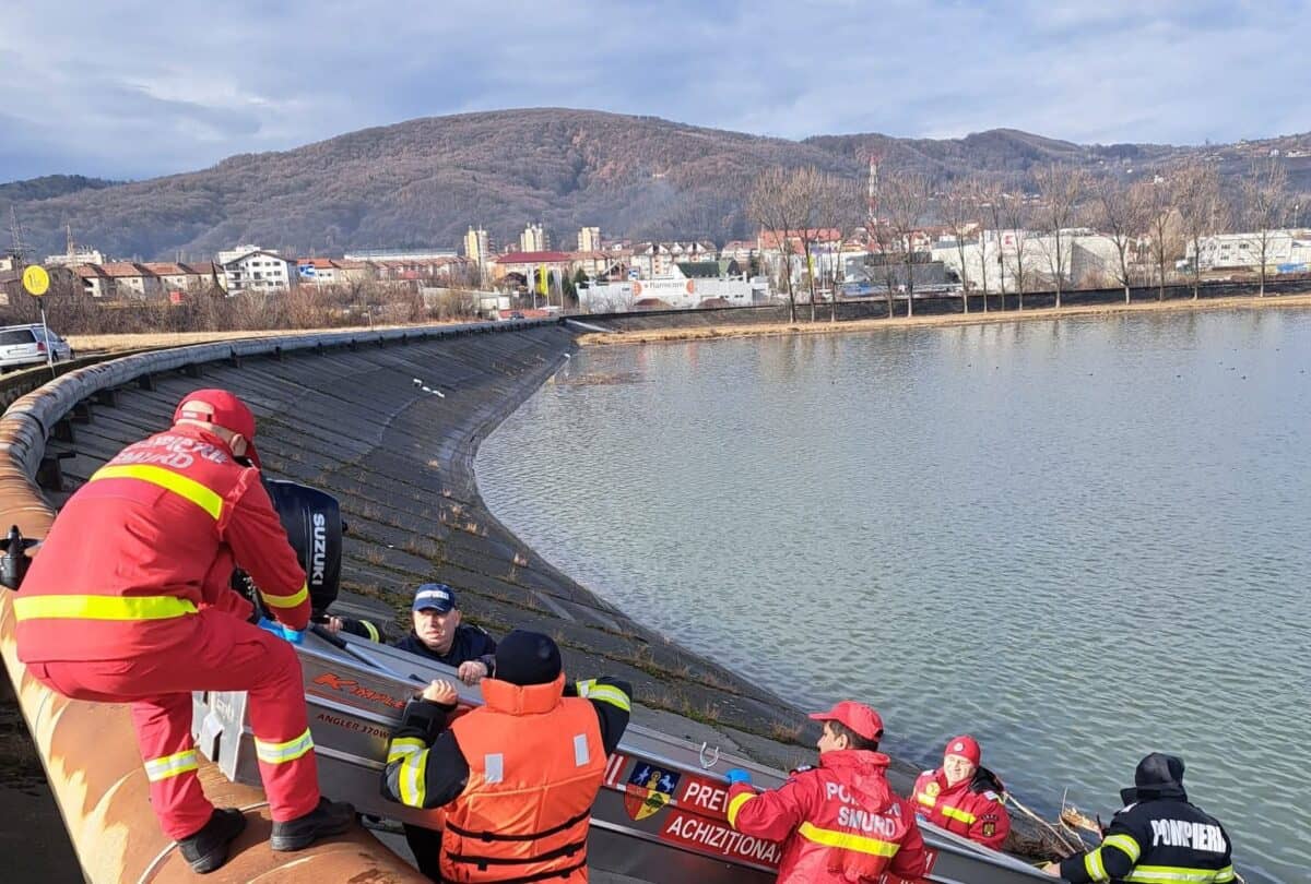 Poluare pe râul Olt în Râmnicu Vâlcea. Se simte miros puternic în zona Nord