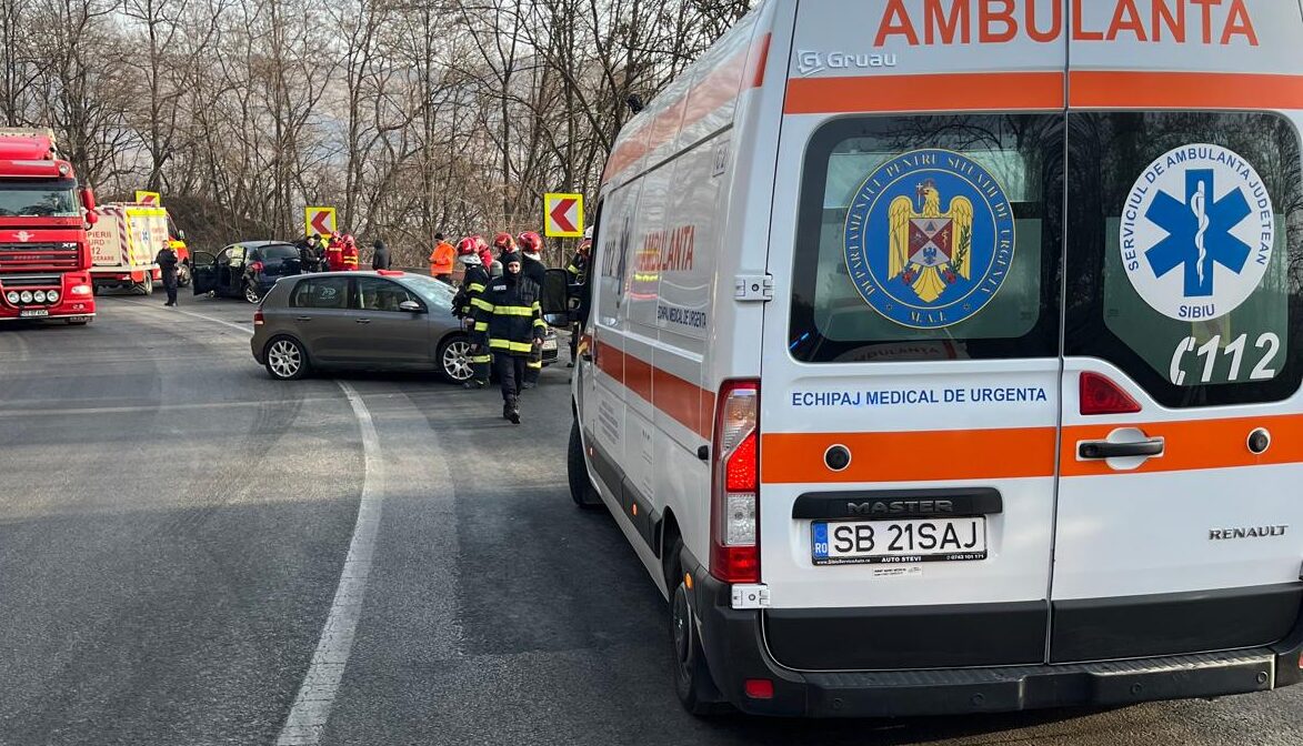 Accident pe DN14 la Ruși. O șoferiță a intrat pe contrasens