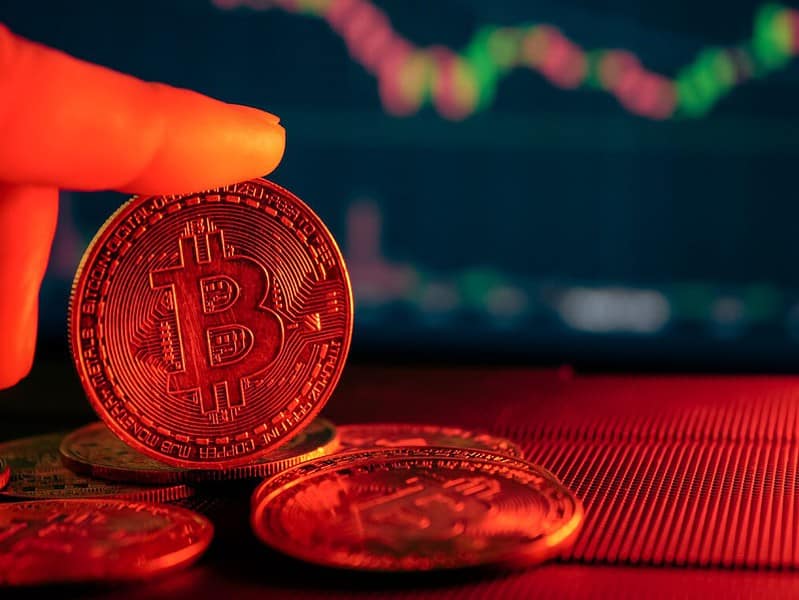 Lichidări masive de capital pe piața crypto: Unde se reorientează investitorii mai ambițioși?