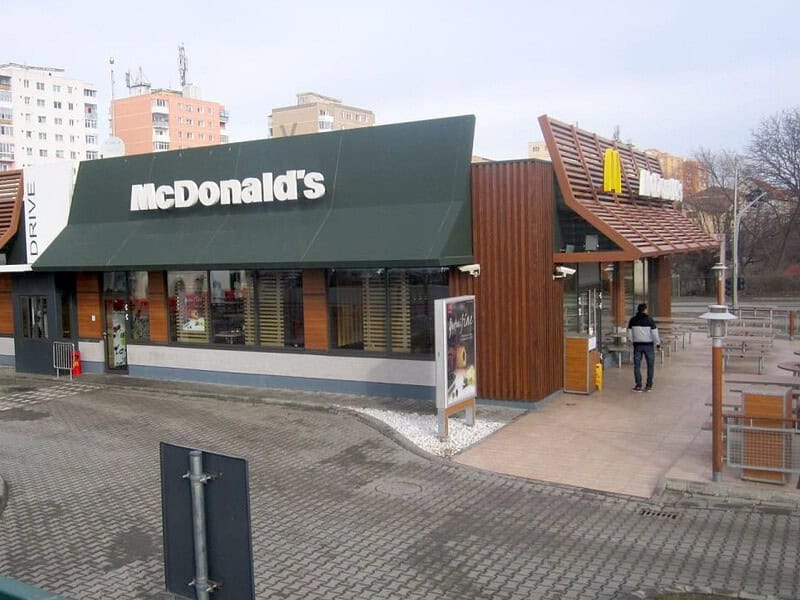 Decizie imediată a ANPC legat de restaurantele McDonald's. Afectează și pe cel din Sibiu