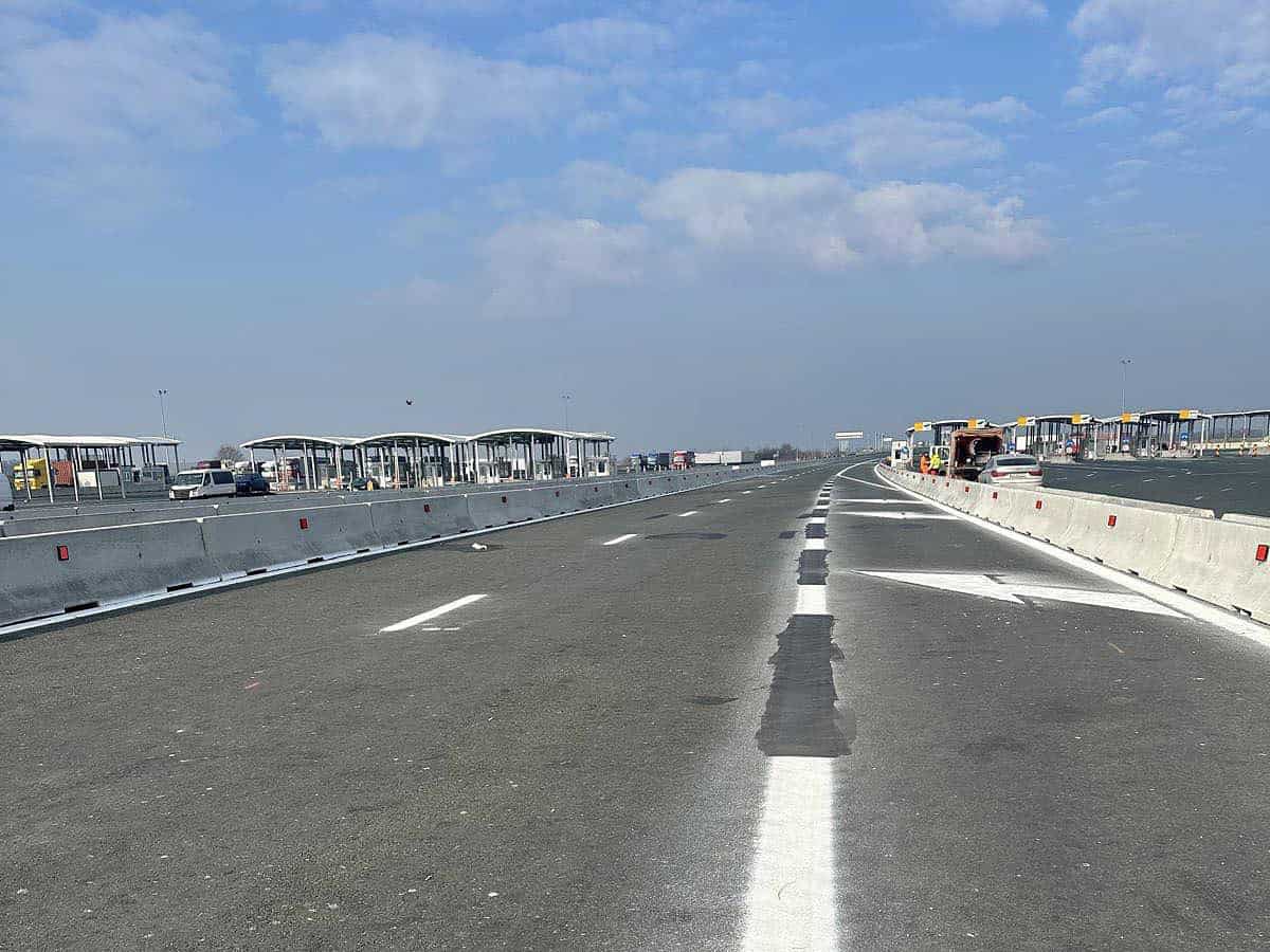 S-a modificat circulația pe autostrada A1, la Nădlac. Mașinile nu mai tranzitează porțile de control (foto)