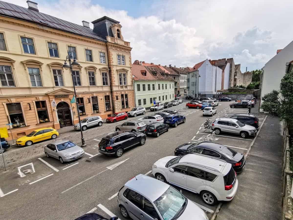 Parcarea din capătul străzii Xenopol ar putea fi transformată în piațetă urbană